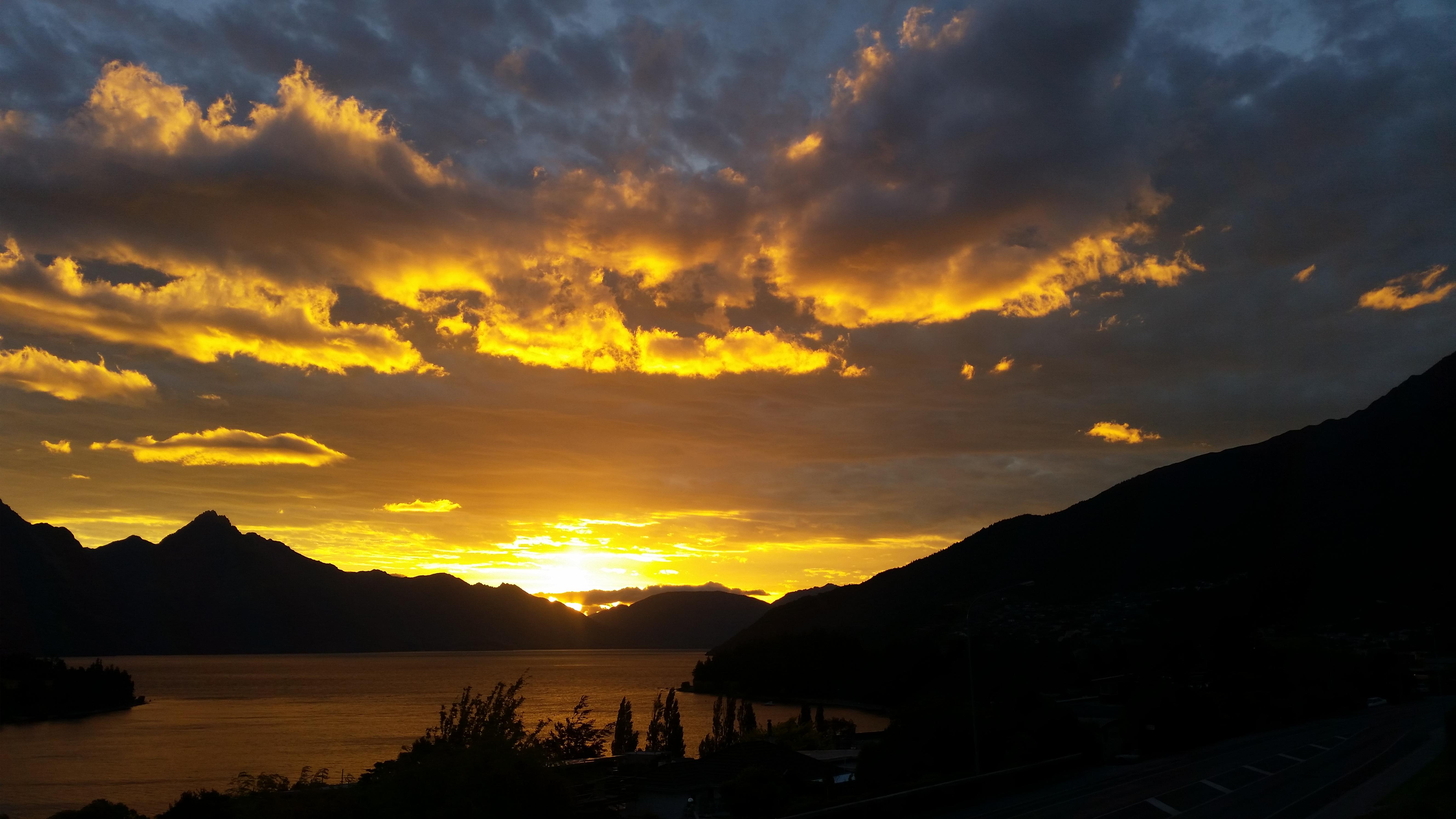 Swiss-Belsuites Pounamu Queenstown Exterior photo Sunset over Lake Te Anau