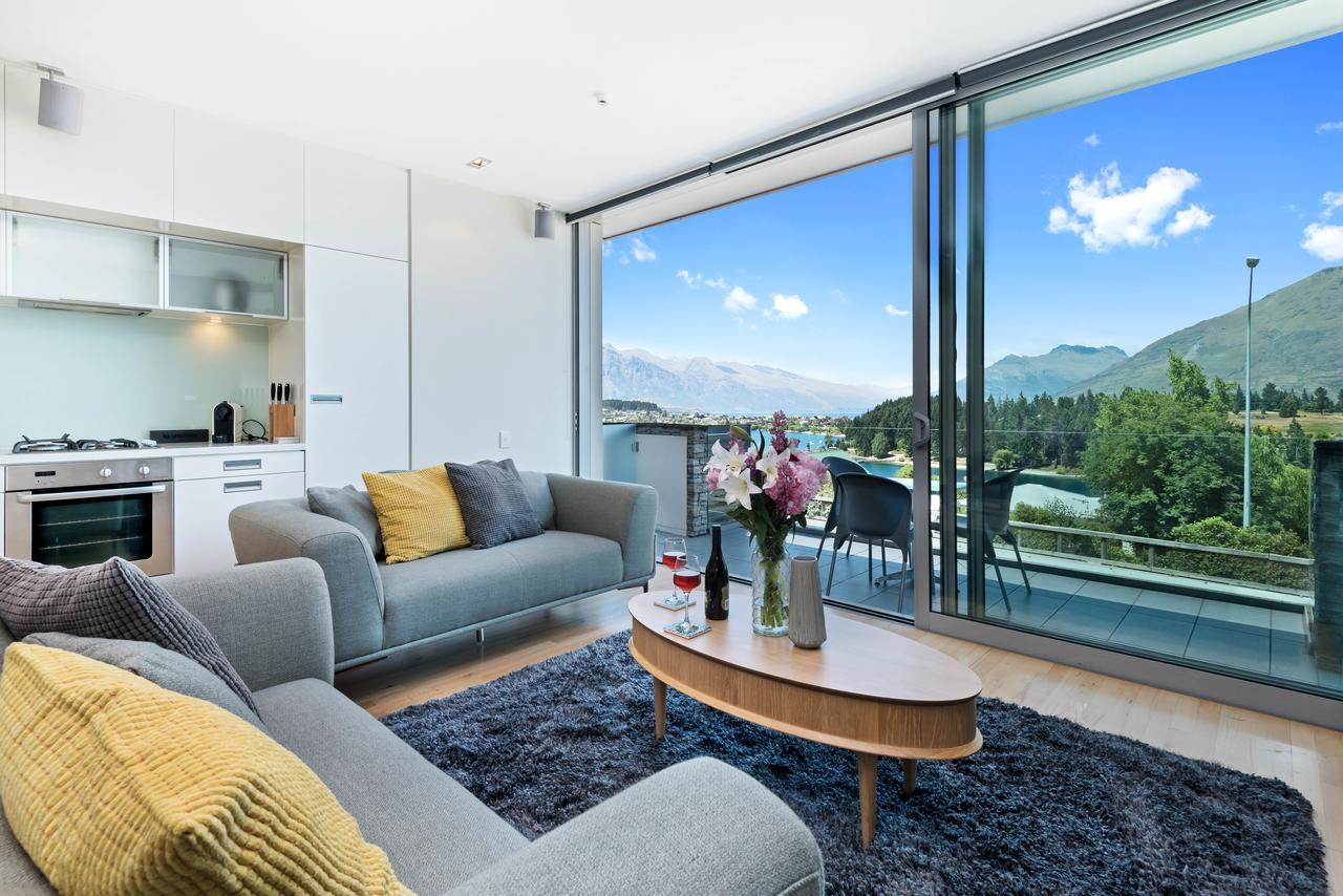 Swiss-Belsuites Pounamu Queenstown Exterior photo A staged apartment at The Lakes