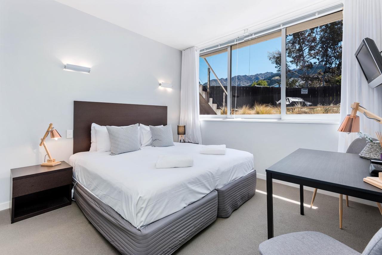 Swiss-Belsuites Pounamu Queenstown Exterior photo A bedroom at the hotel
