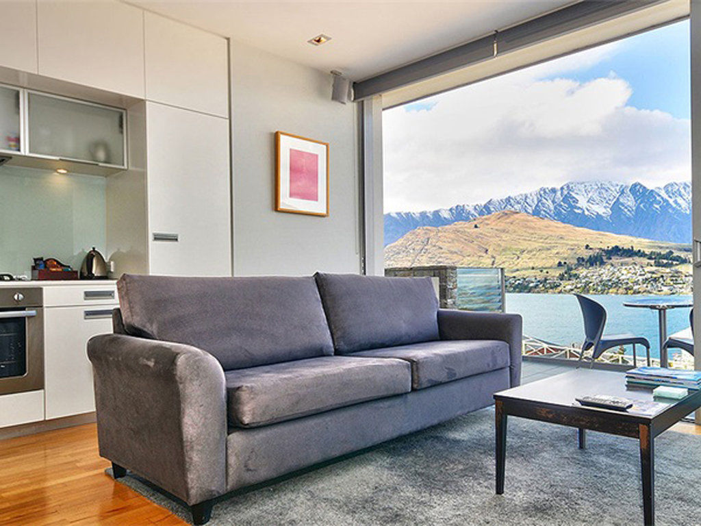 Swiss-Belsuites Pounamu Queenstown Exterior photo A sofa